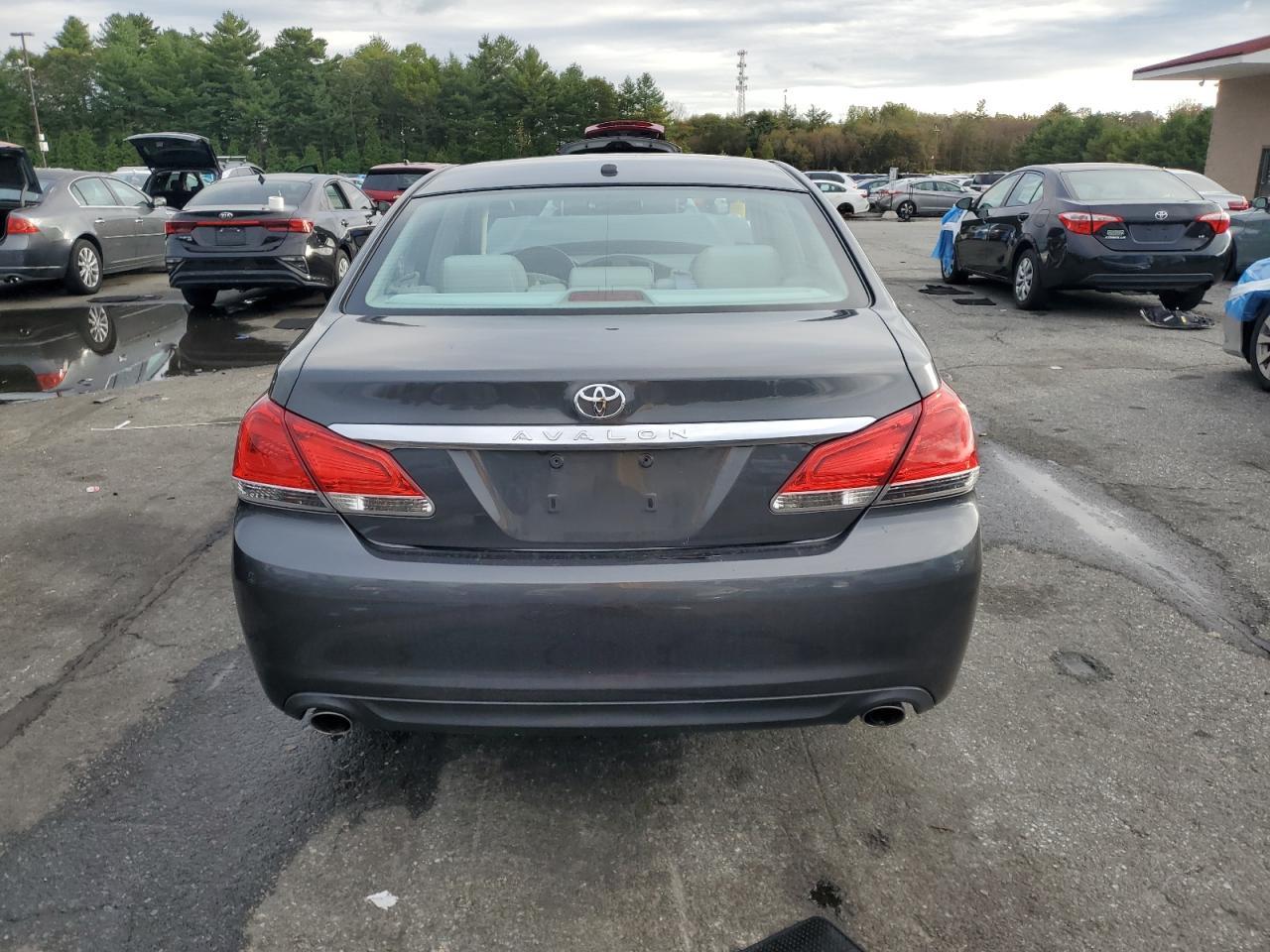 2011 TOYOTA Avalon