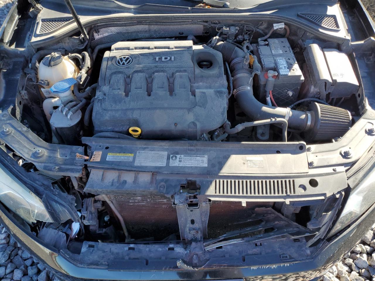 2015 VOLKSWAGEN Passat