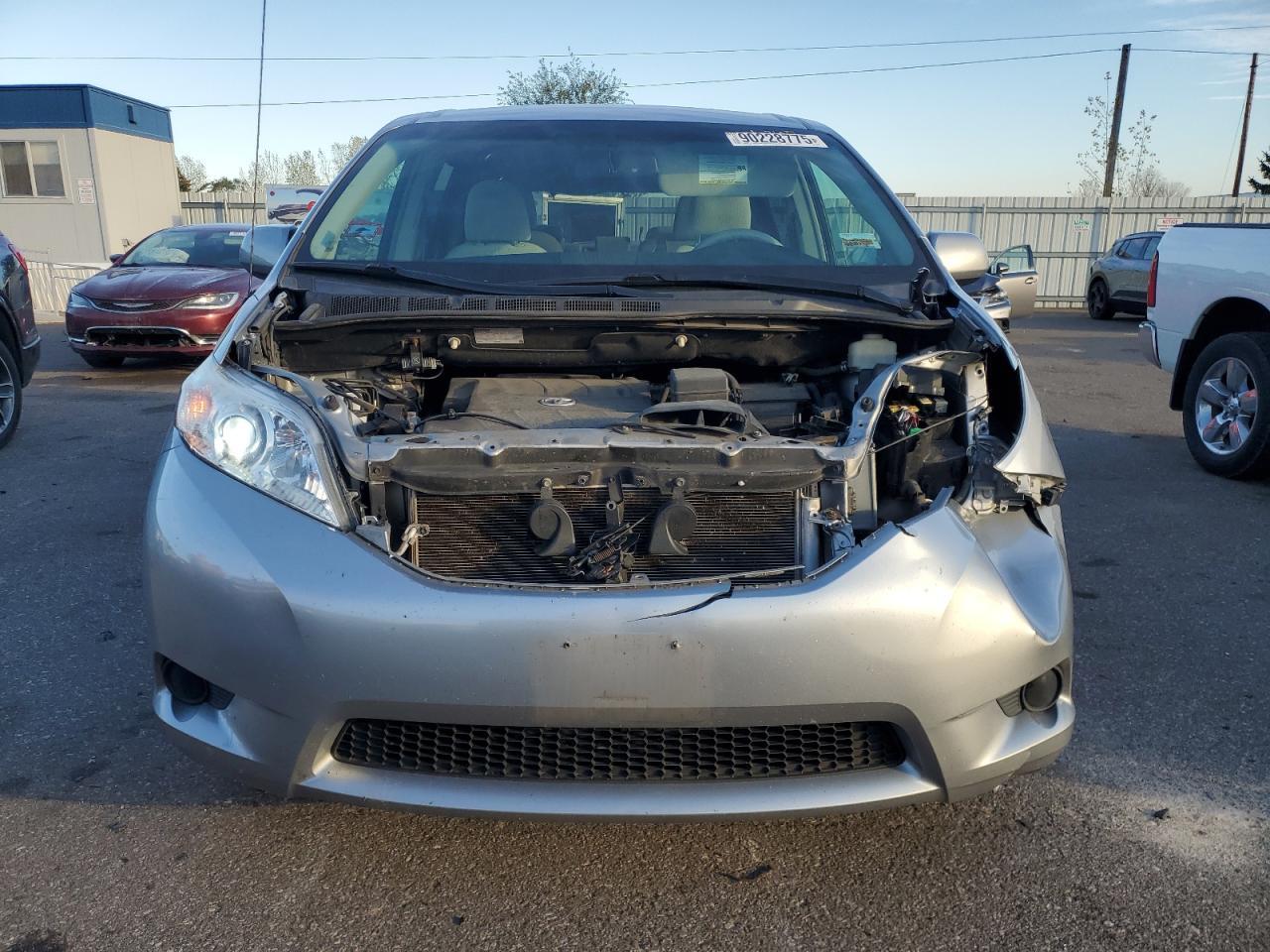 2011 TOYOTA SIENNA