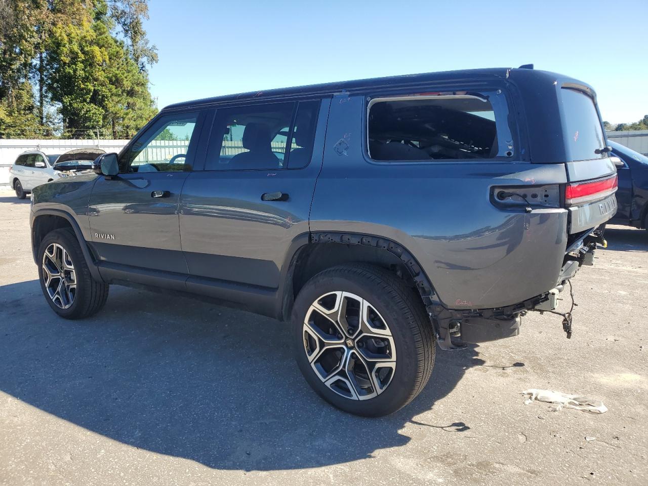 2025 RIVIAN R1s