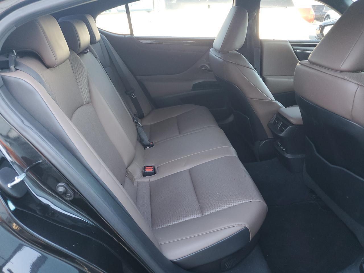 2022 LEXUS Es