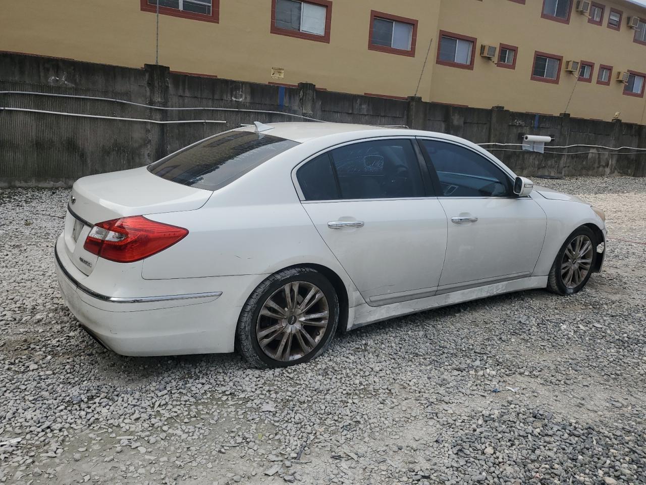 2013 HYUNDAI GENESIS