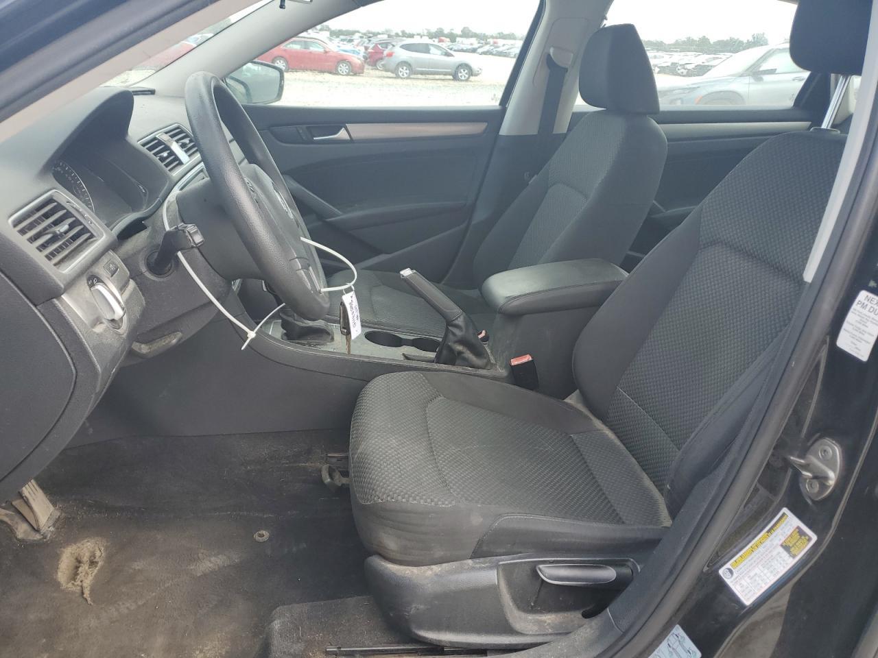 2013 VOLKSWAGEN Passat