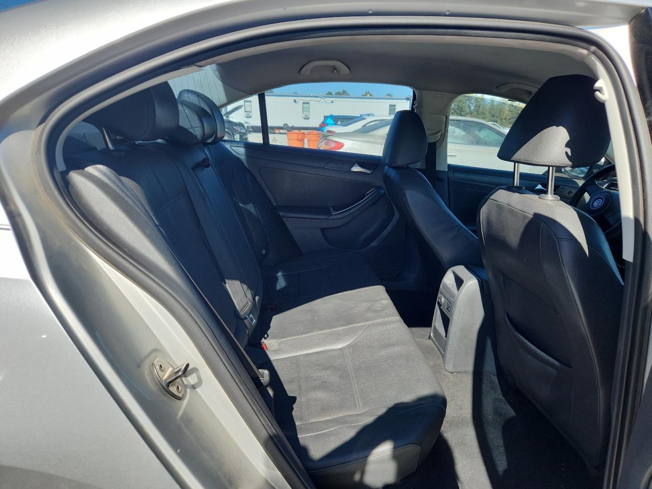 2011 VOLKSWAGEN JETTA