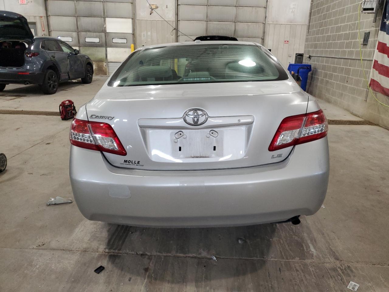 2011 TOYOTA CAMRY