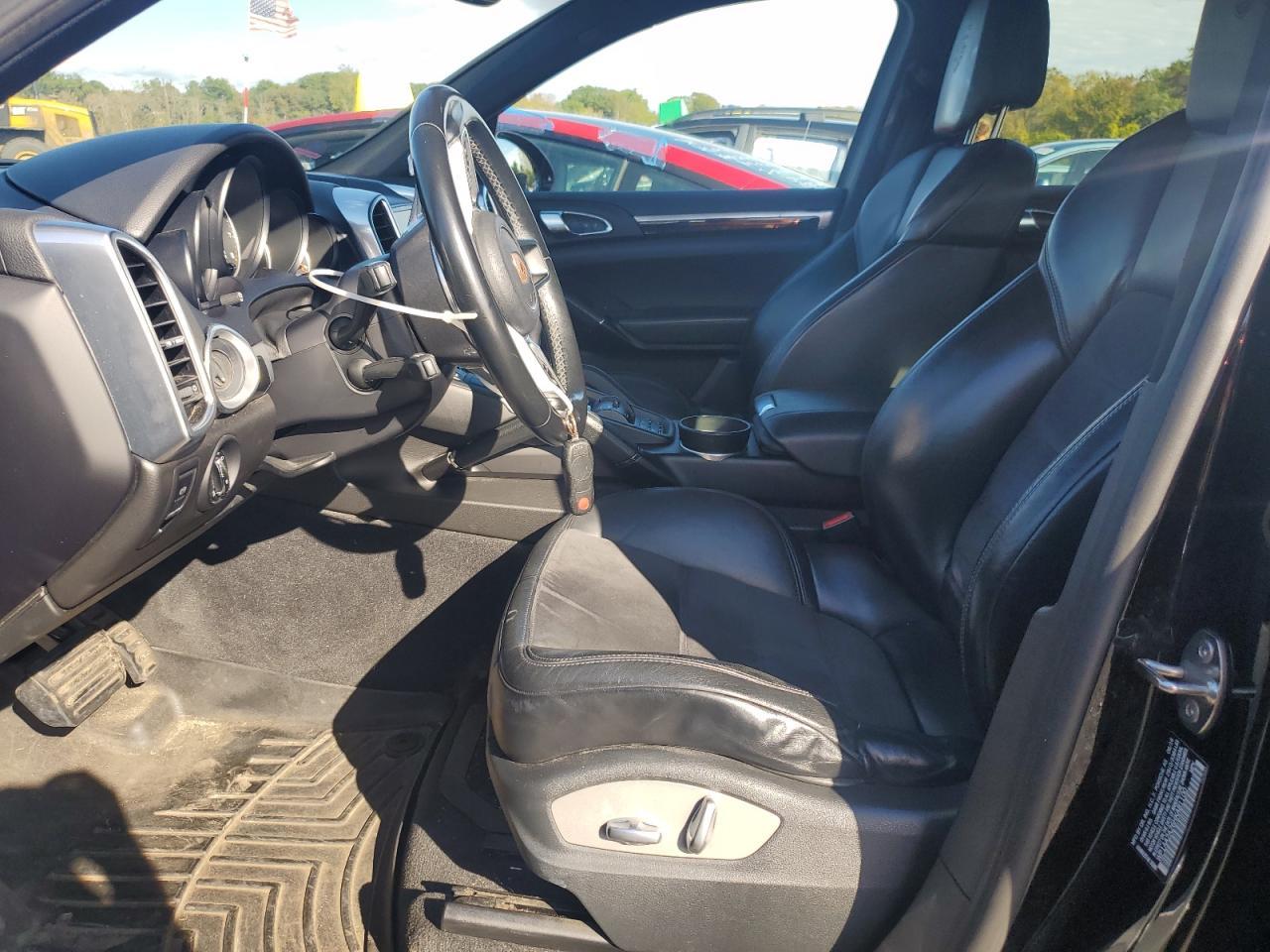 2017 PORSCHE CAYENNE