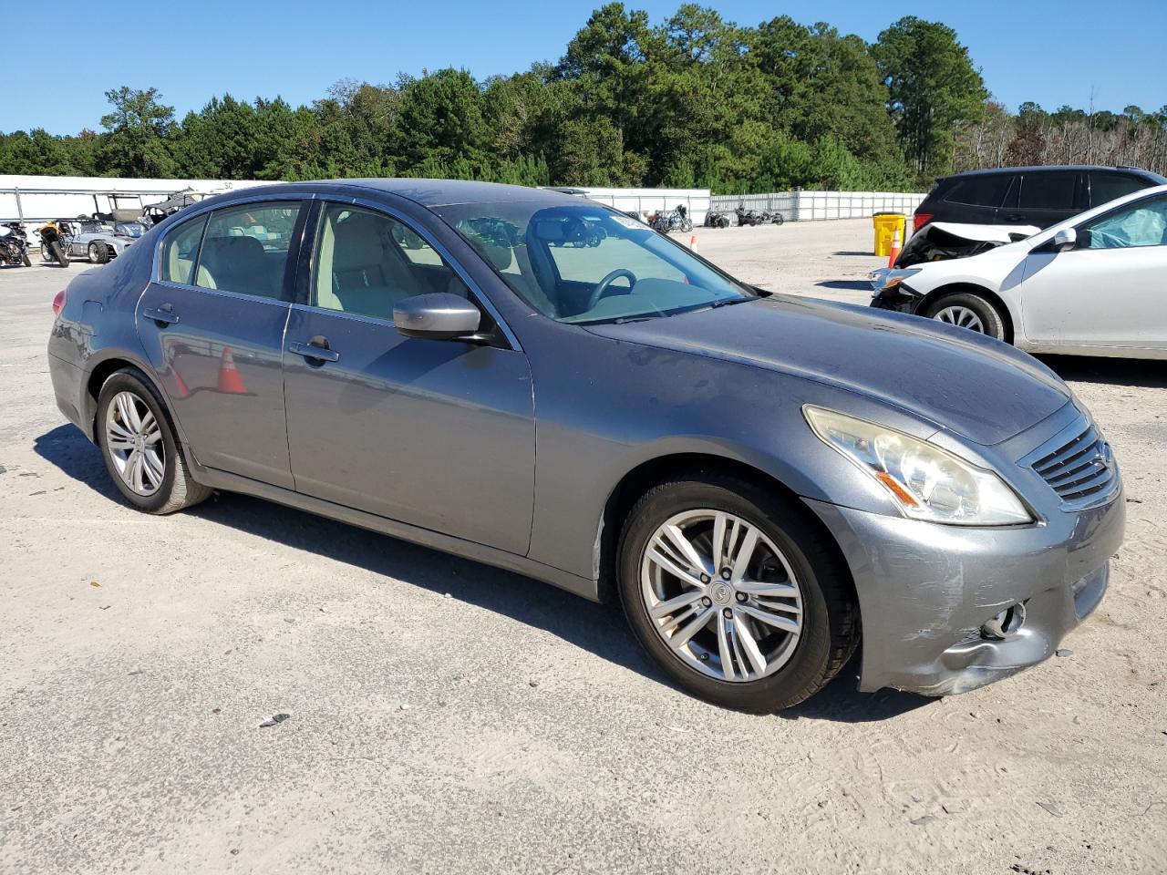 2013 INFINITI G37