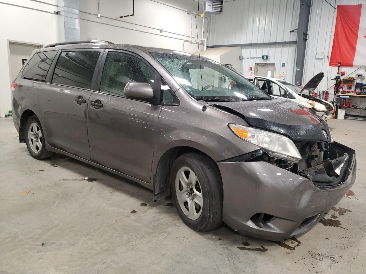 2014 TOYOTA SIENNA
