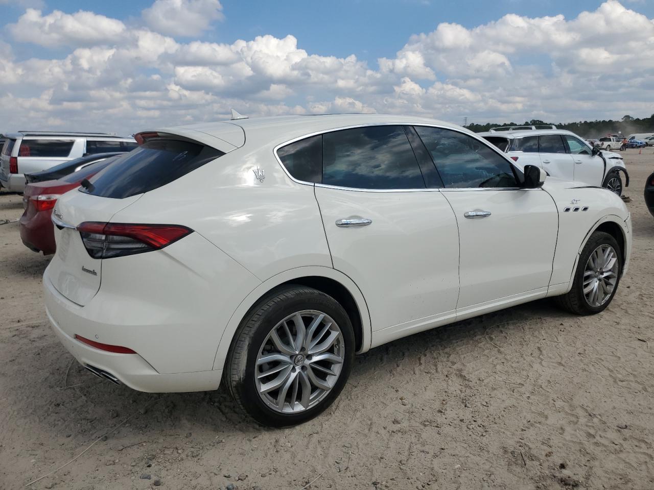 2022 MASERATI Levante