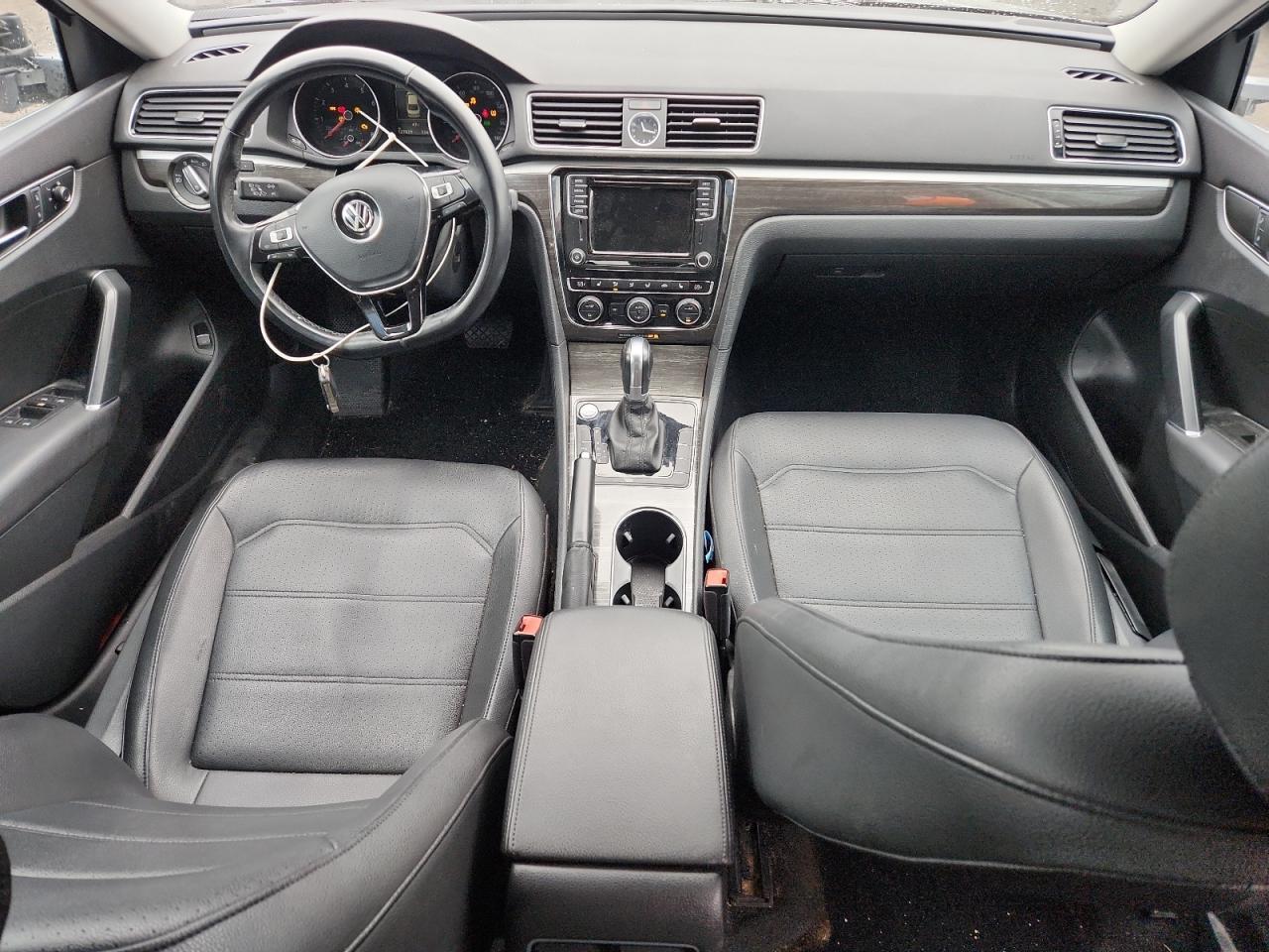 2017 VOLKSWAGEN Passat