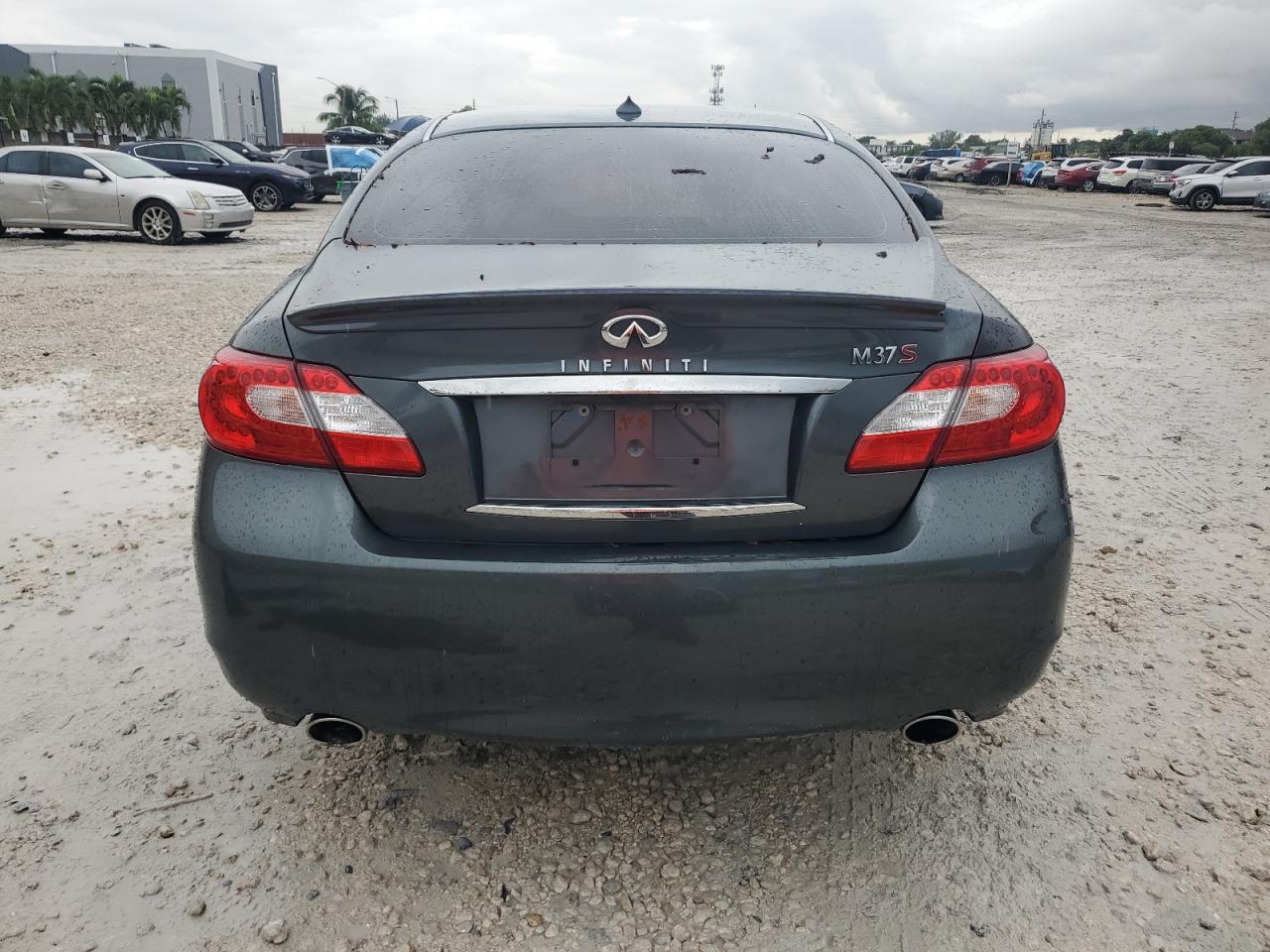 2011 INFINITI M37