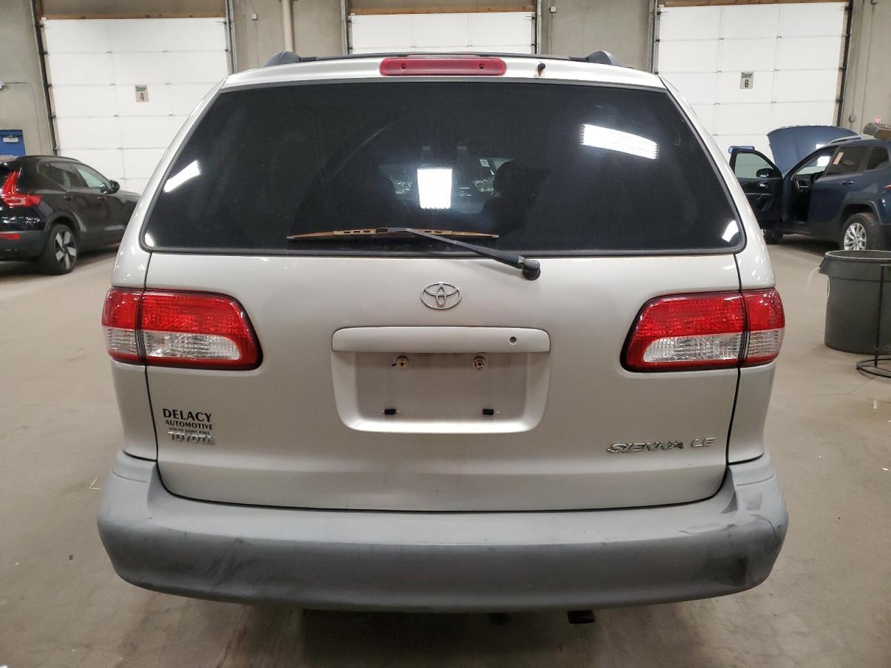 2002 TOYOTA SIENNA