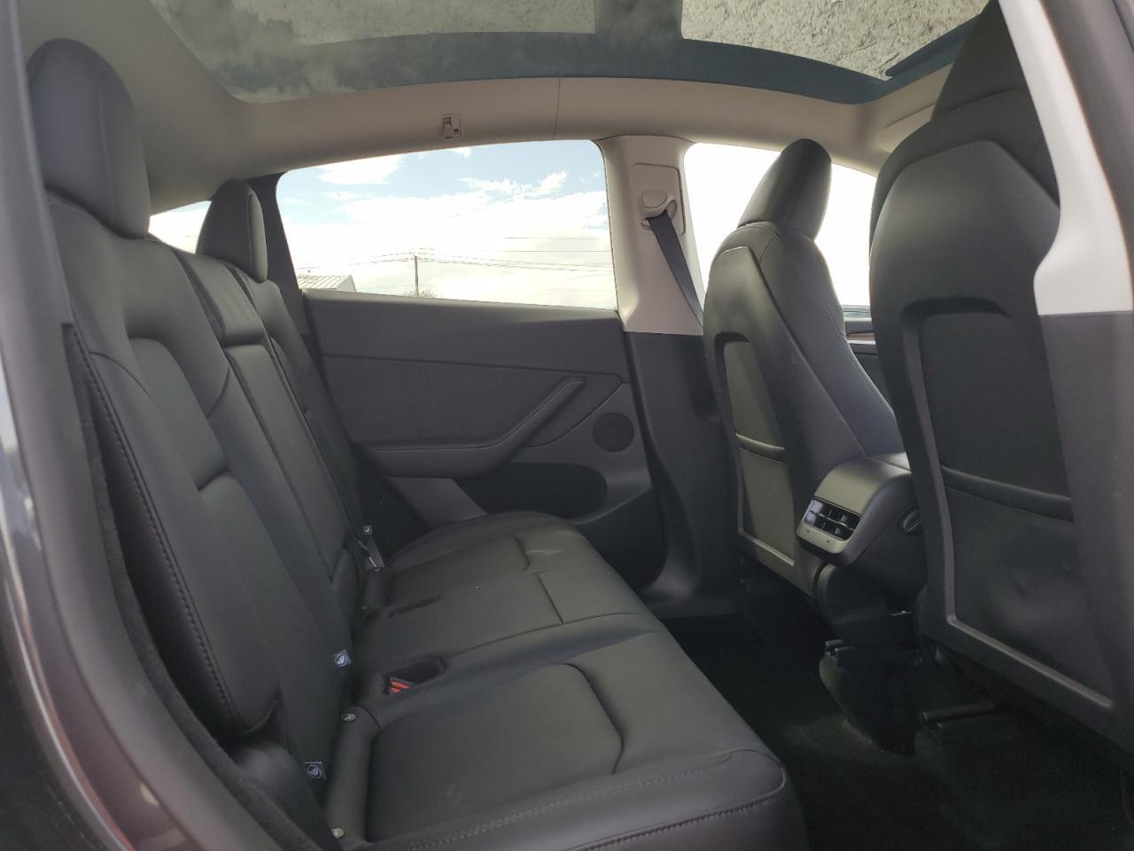 2025 TESLA MODEL Y