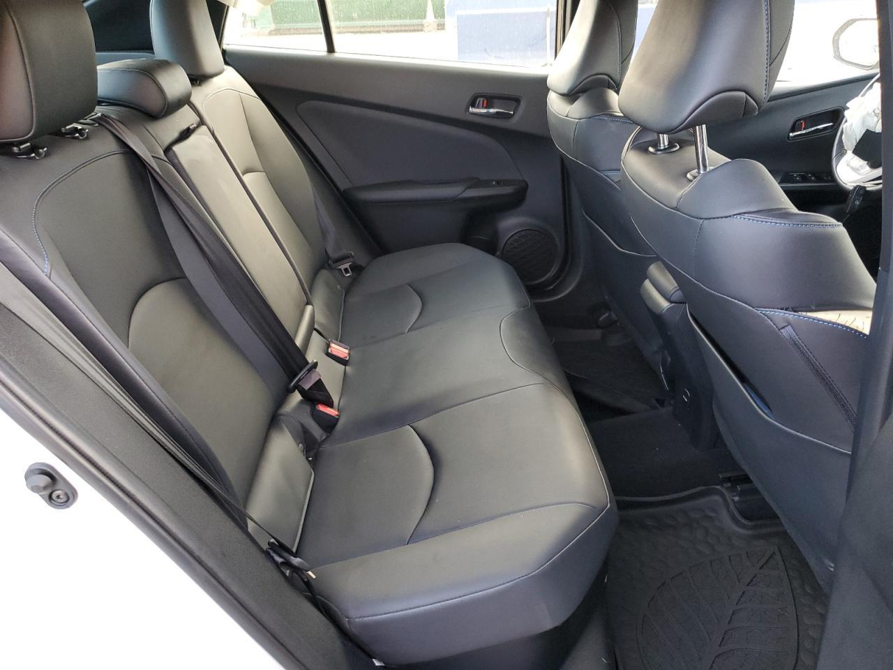 2016 TOYOTA PRIUS