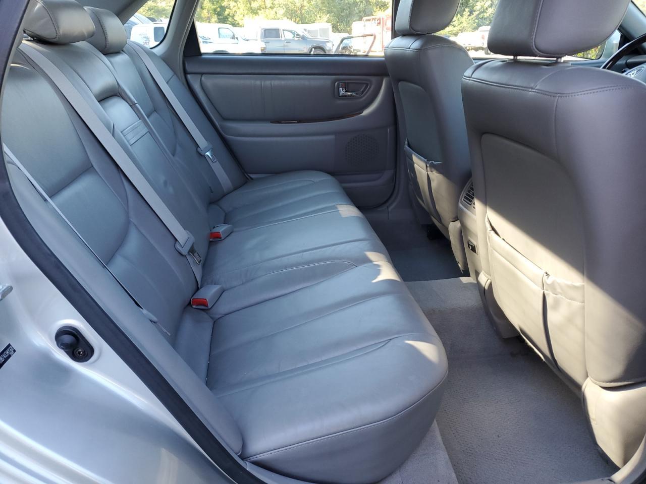 2004 TOYOTA Avalon