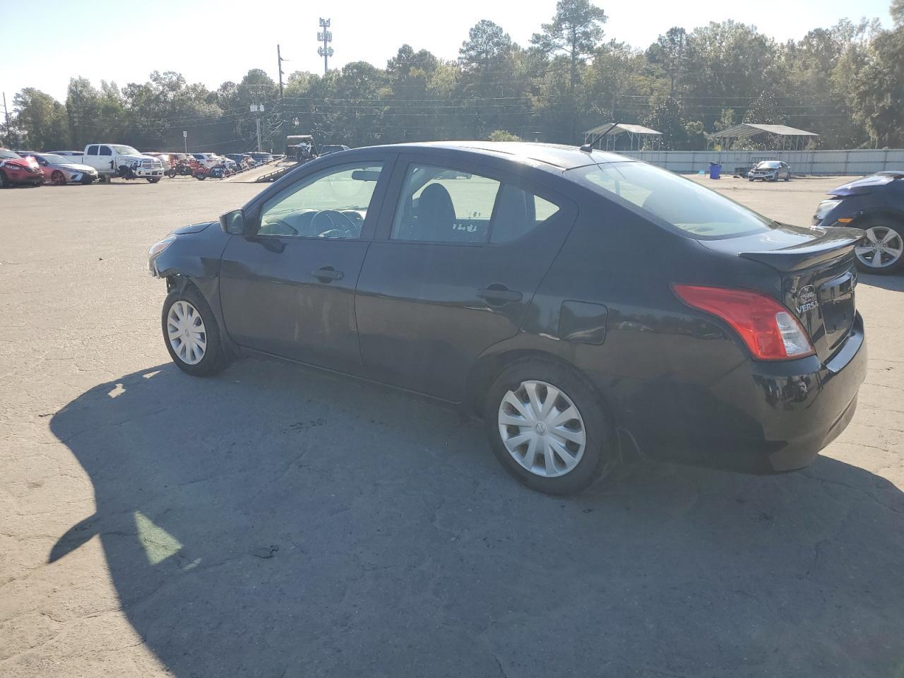 2017 NISSAN VERSA