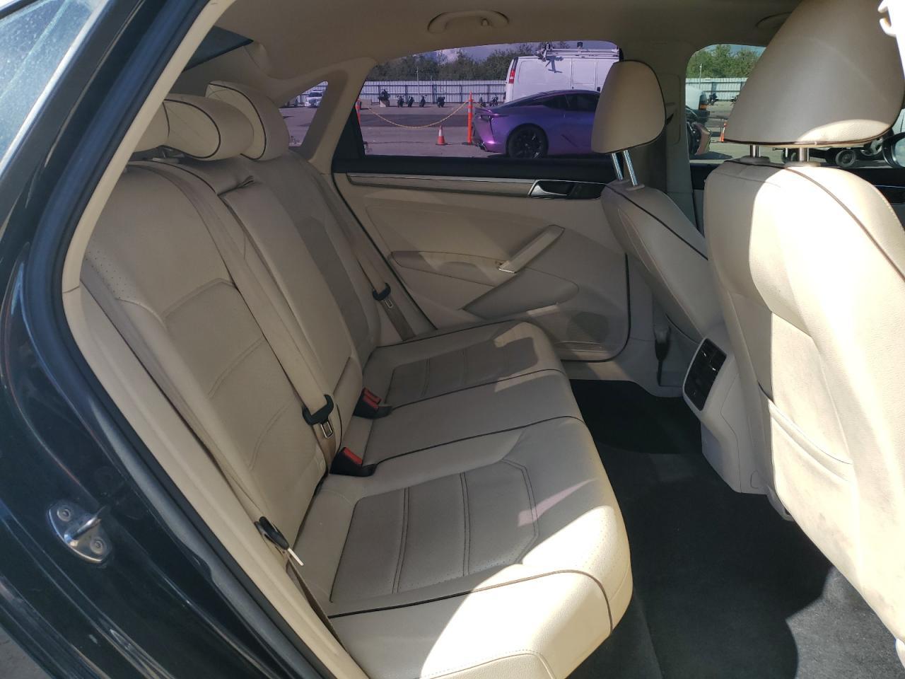 2017 VOLKSWAGEN Passat