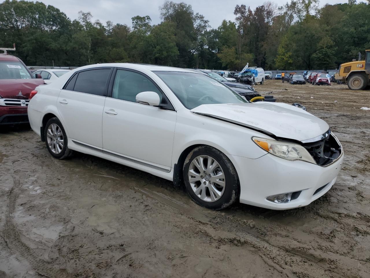 2011 TOYOTA Avalon
