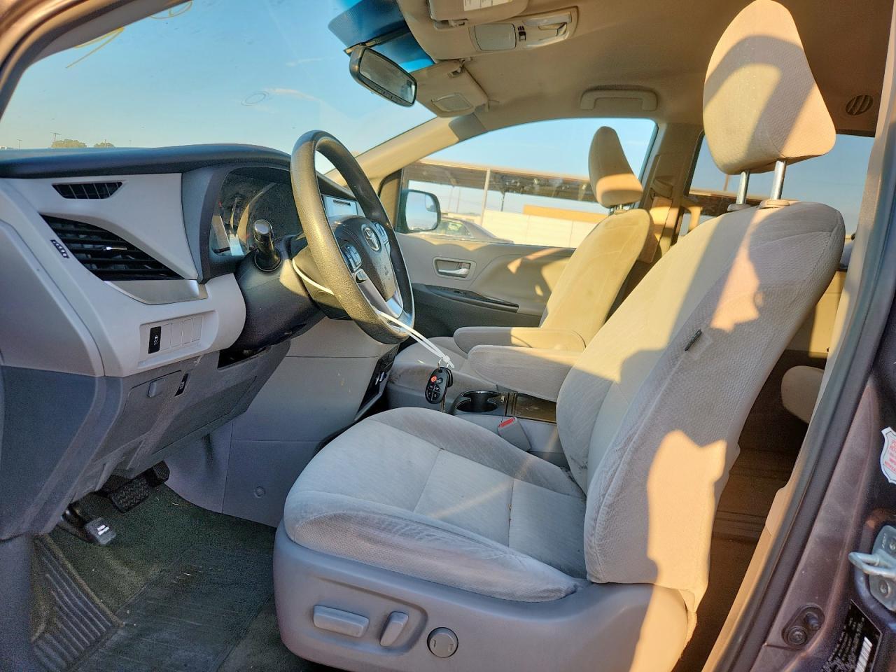 2017 TOYOTA SIENNA