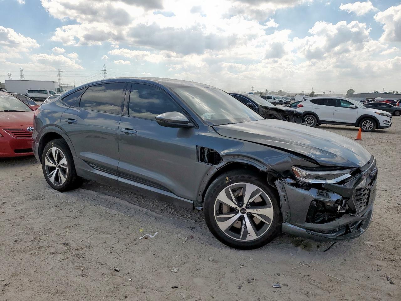 2024 AUDI Q8