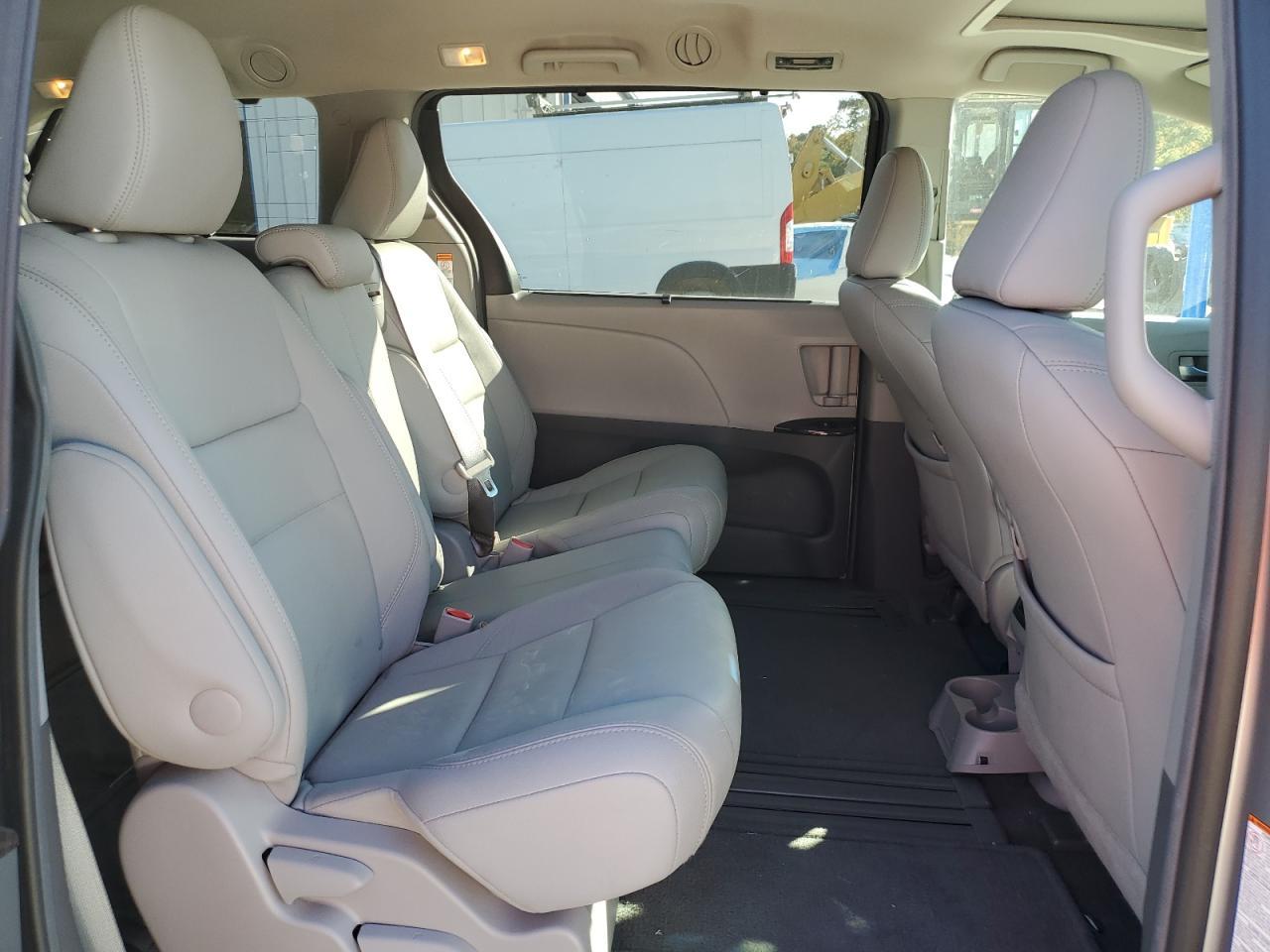 2015 TOYOTA SIENNA