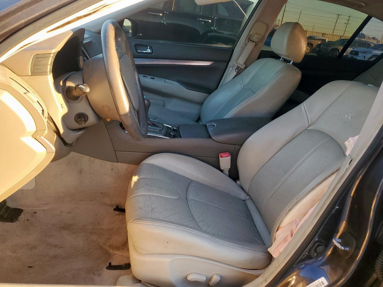 2011 INFINITI G37