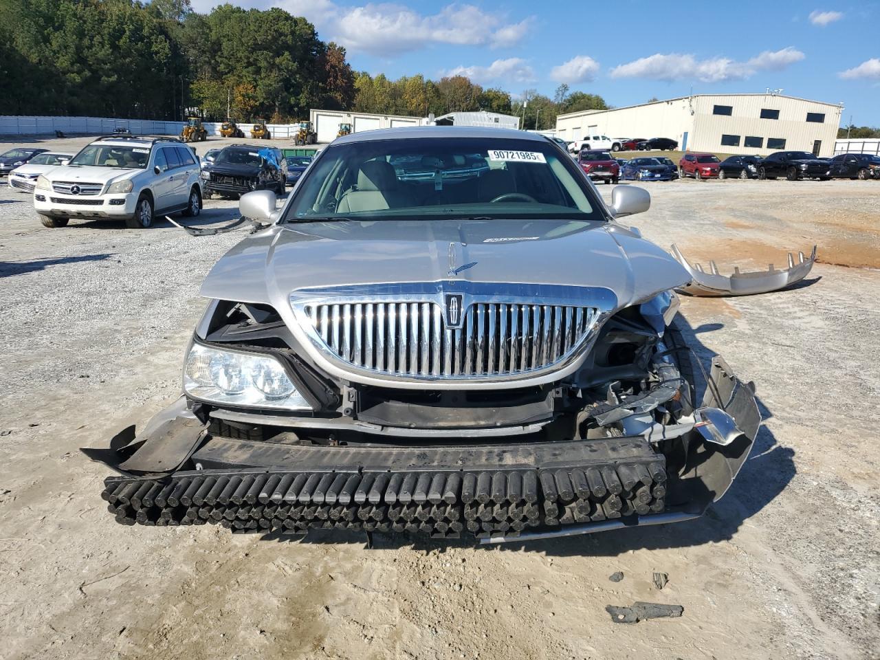 2004 LINCOLN Town Car