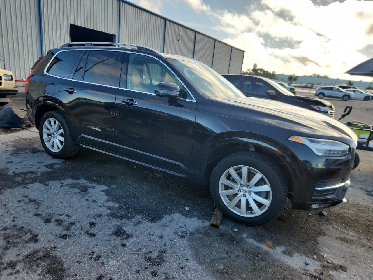 2016 VOLVO XC90