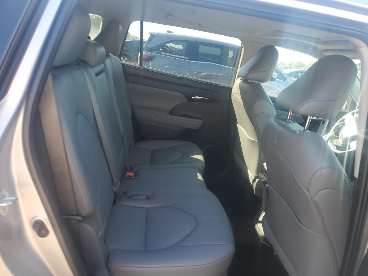 2022 TOYOTA HIGHLANDER