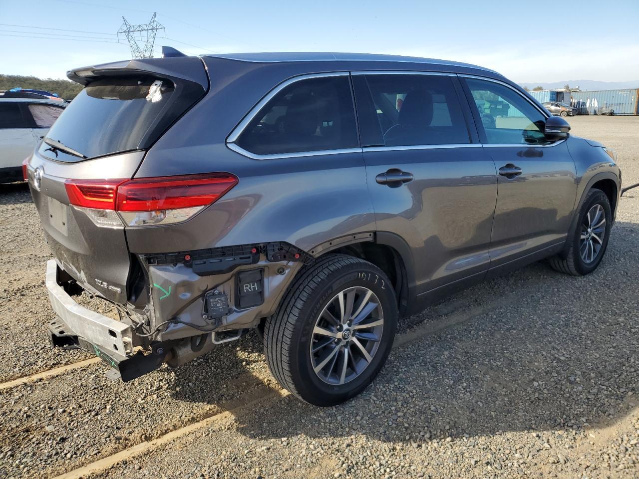 2018 TOYOTA HIGHLANDER