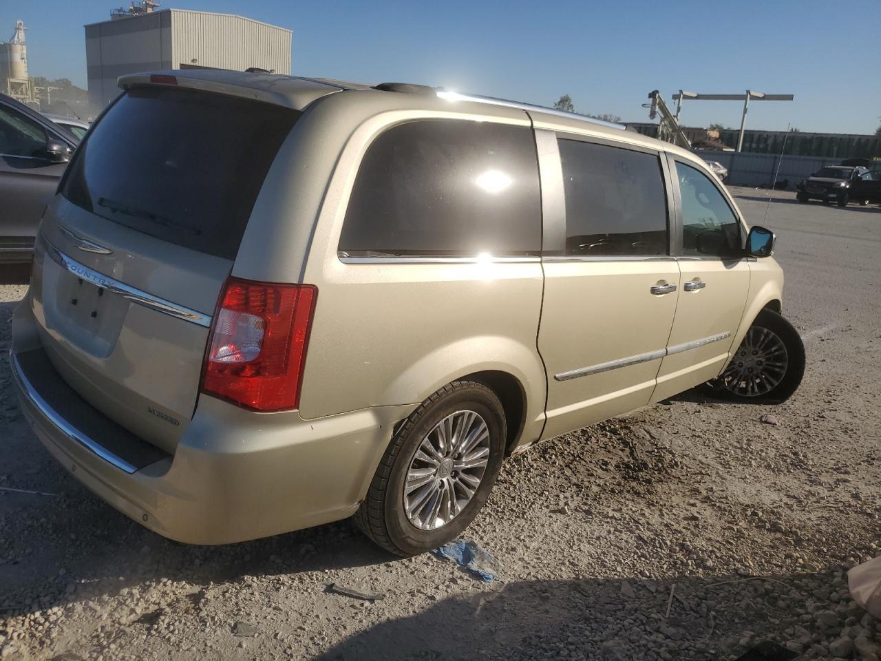 2011 CHRYSLER Town & Country