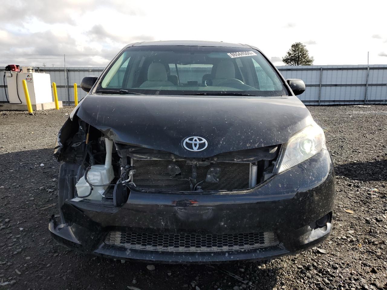 2013 TOYOTA SIENNA