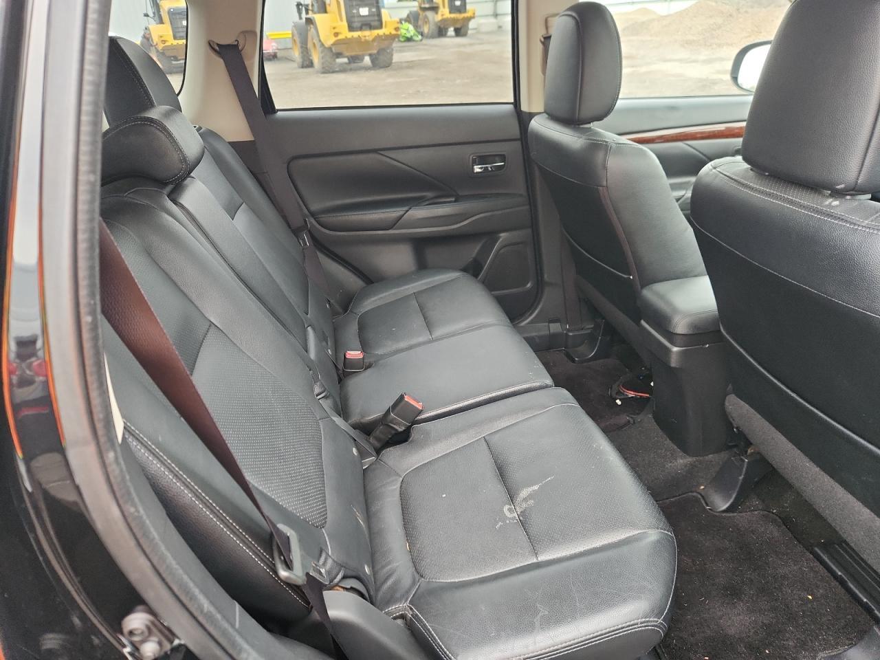 2015 MITSUBISHI outlander