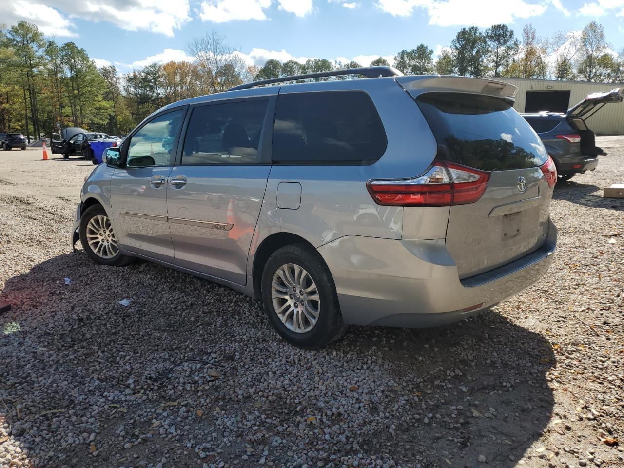2017 TOYOTA SIENNA