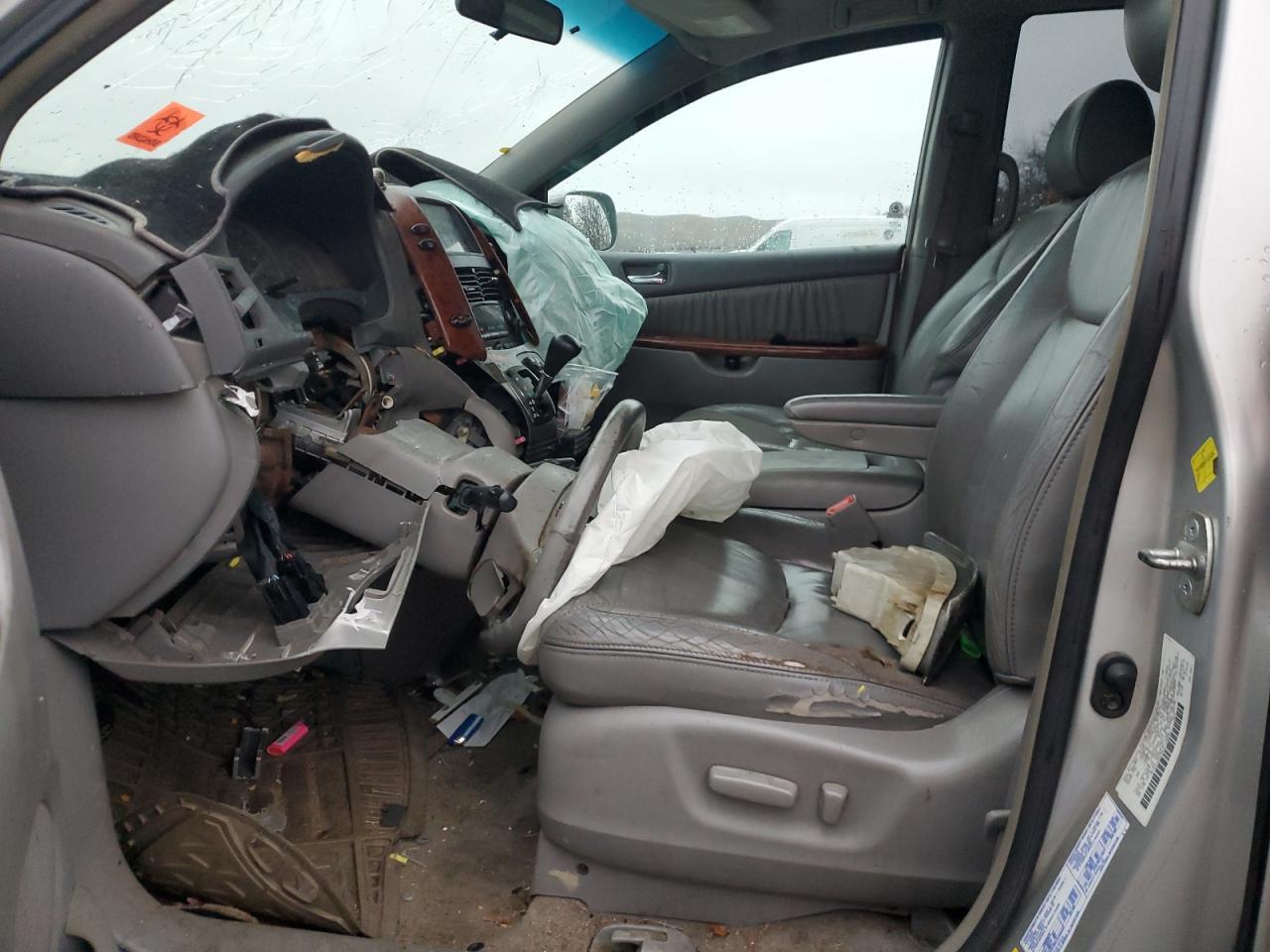 2004 TOYOTA SIENNA