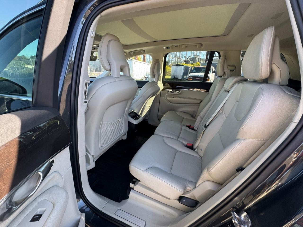 2017 VOLVO XC90