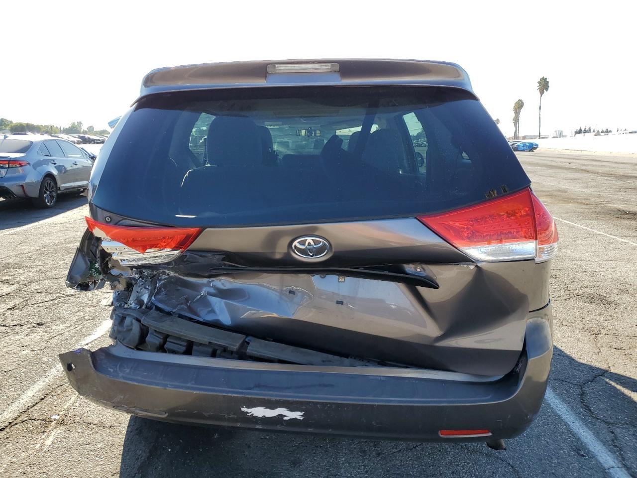 2012 TOYOTA SIENNA