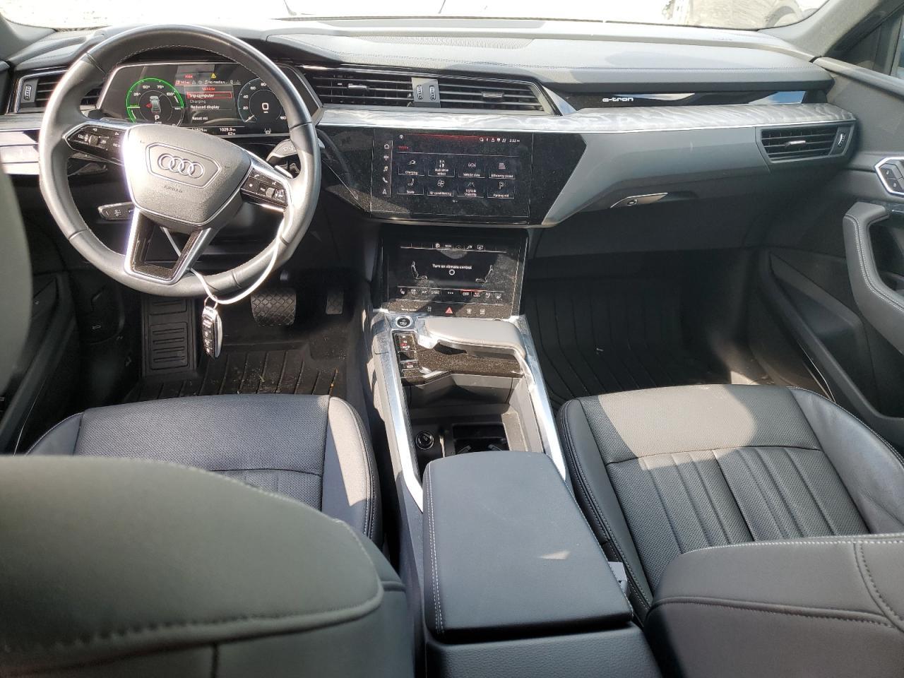 2024 AUDI Q8