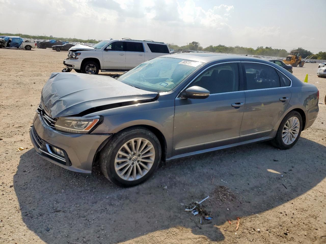 2016 VOLKSWAGEN Passat