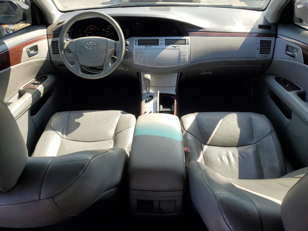 2010 TOYOTA Avalon