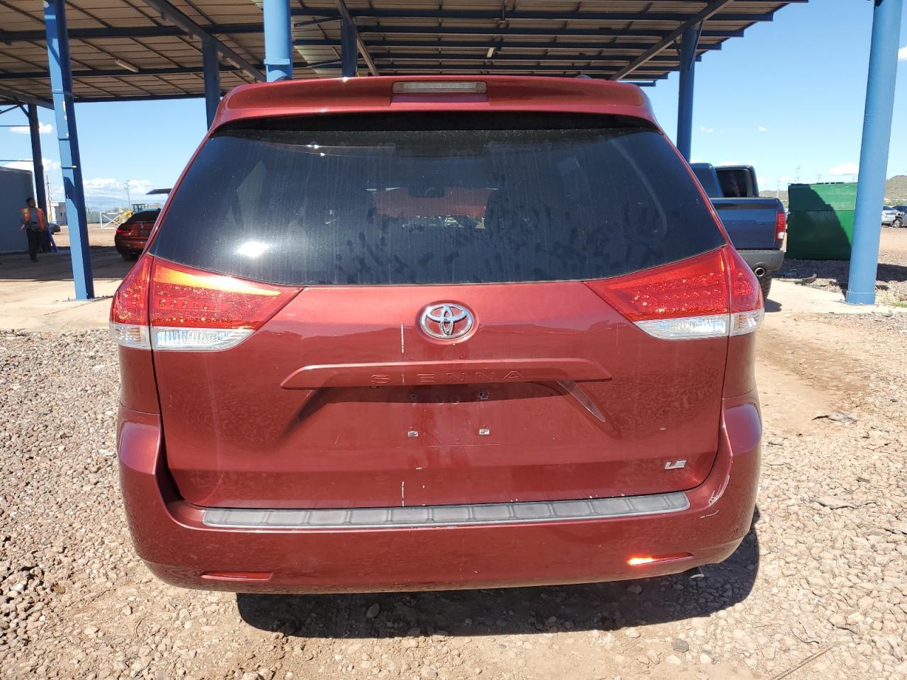 2011 TOYOTA SIENNA