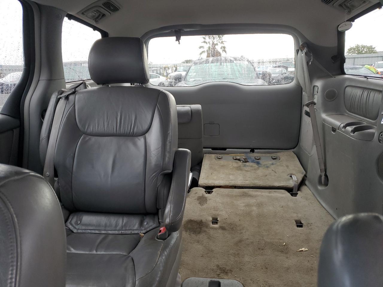 2005 TOYOTA SIENNA