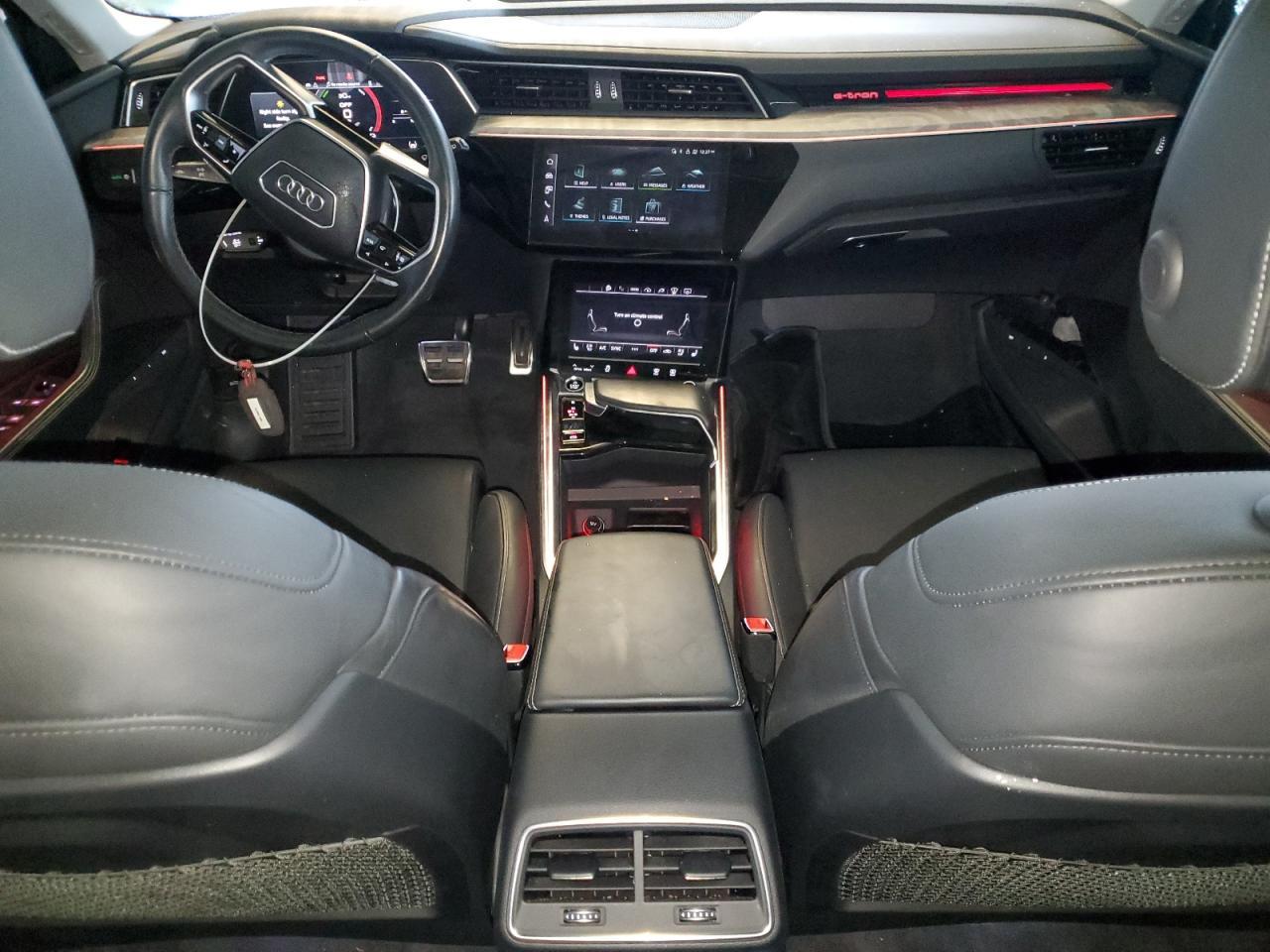 2024 AUDI Q8