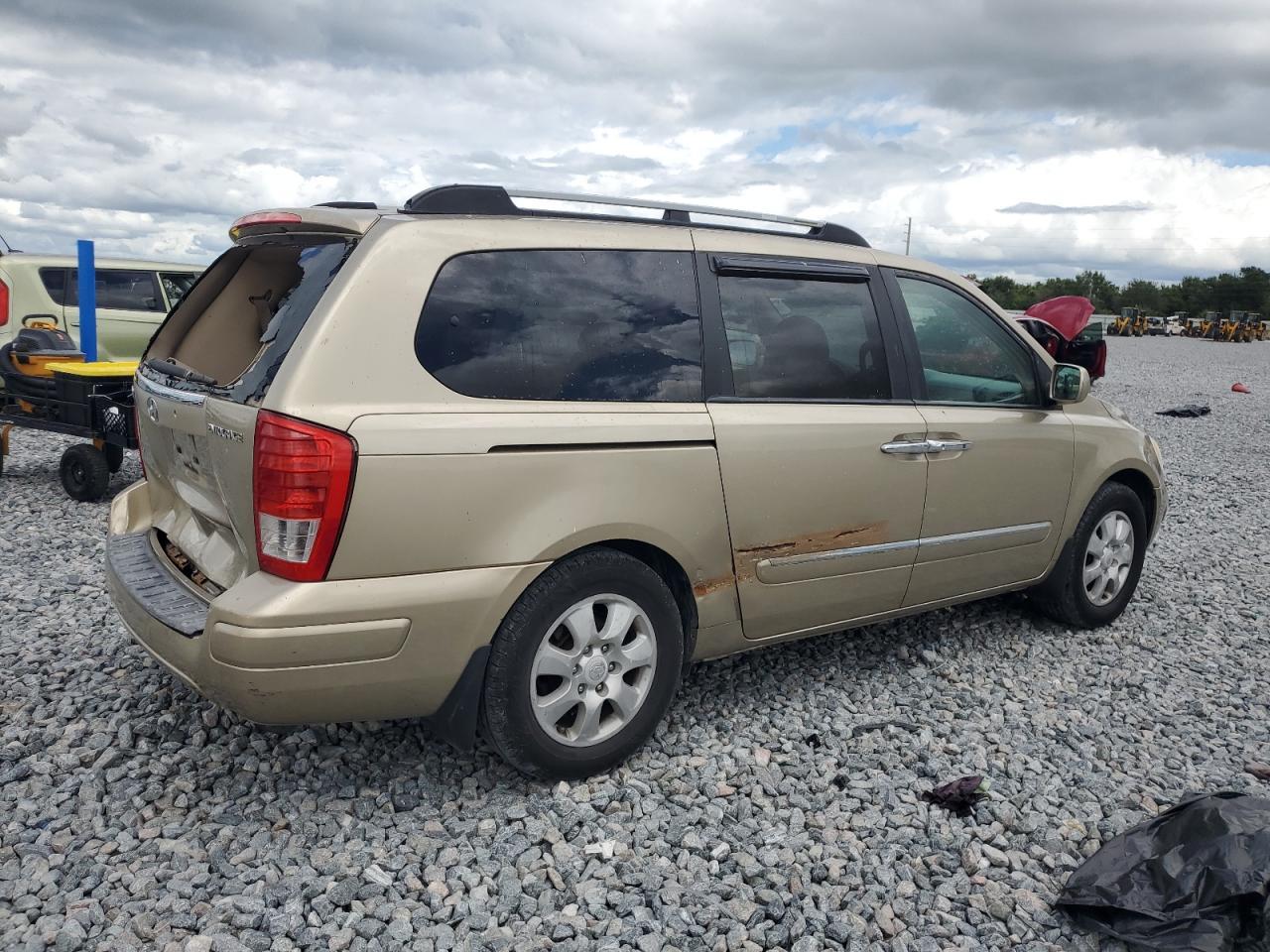 2007 HYUNDAI Entourage