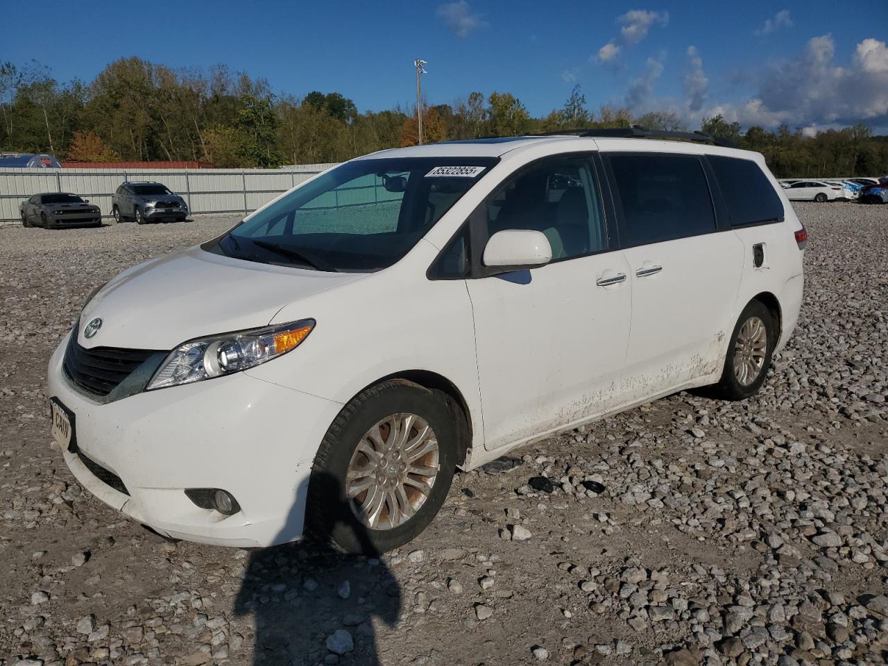 2011 TOYOTA SIENNA