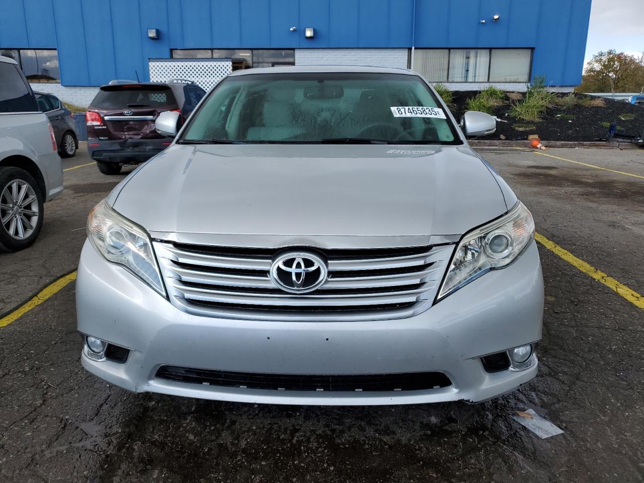 2011 TOYOTA Avalon