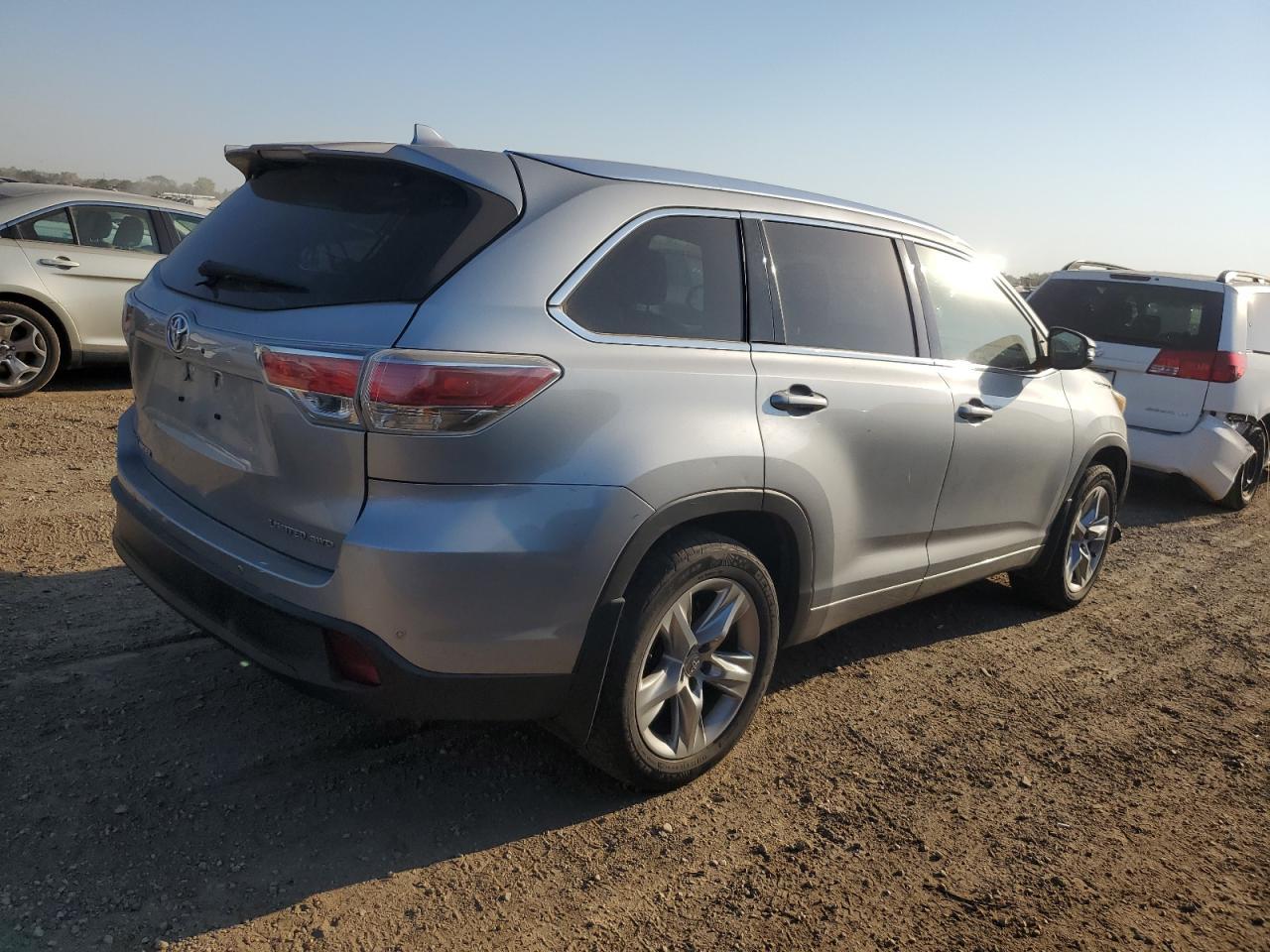2015 TOYOTA HIGHLANDER
