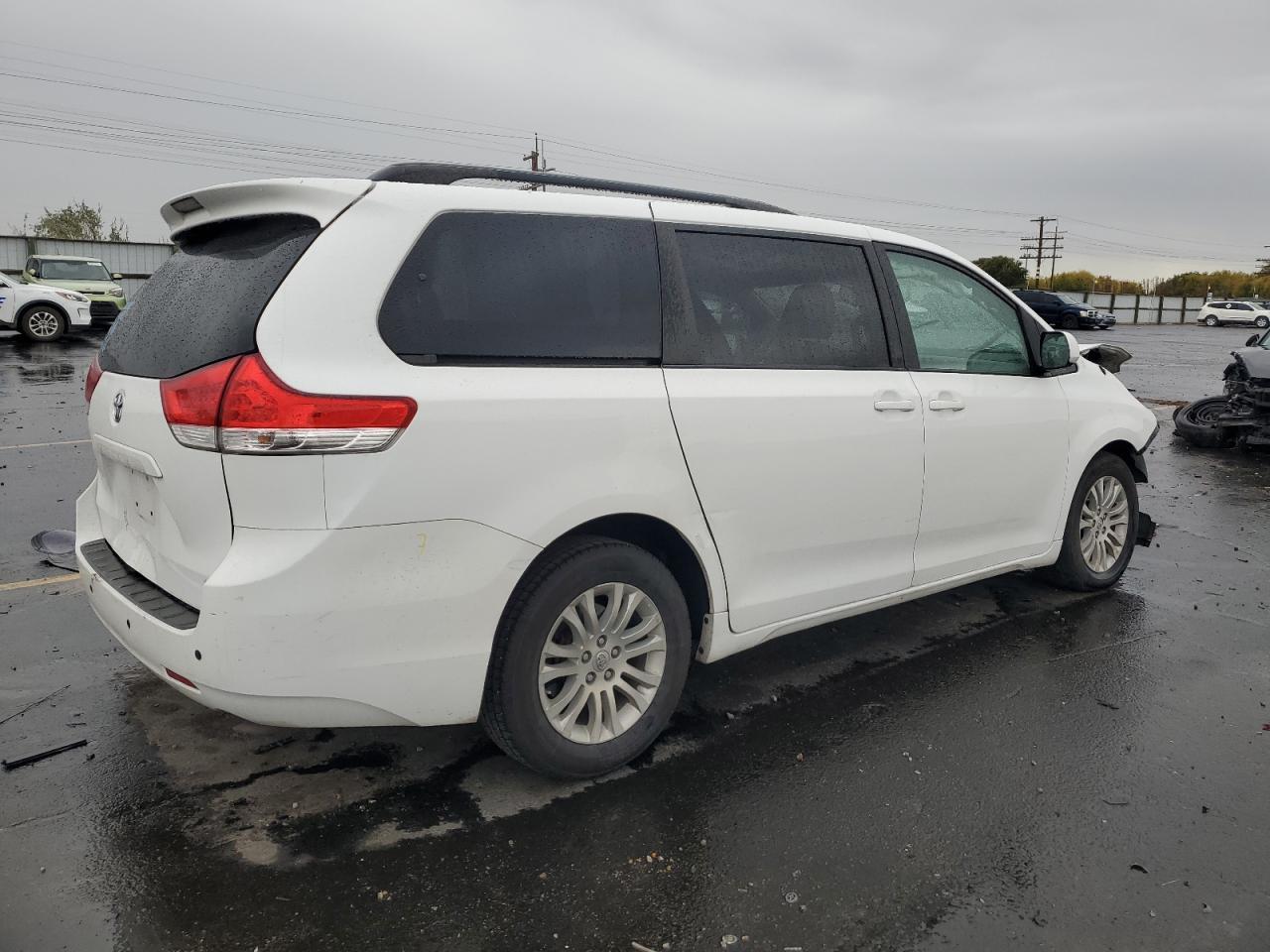 2014 TOYOTA SIENNA