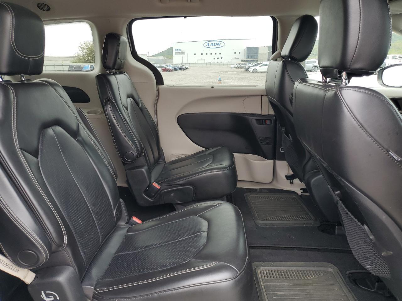 2021 CHRYSLER Voyager