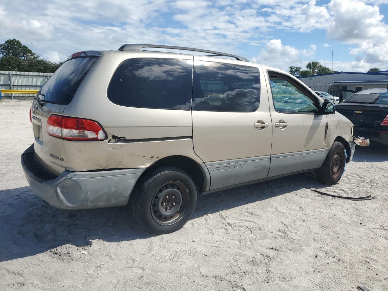 2003 TOYOTA SIENNA